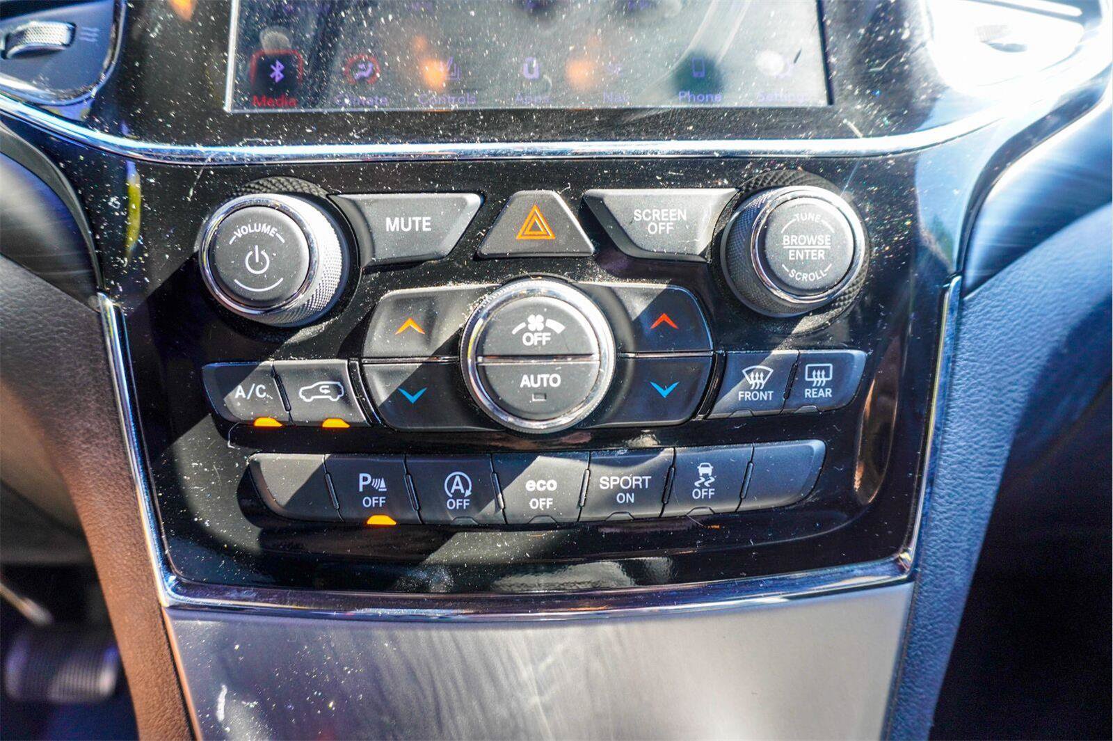 Used 2020 Jeep Grand Cherokee Altitude RWD image 26