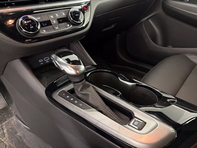 Used 2024 Buick Envista Sport Touring w/ Convenience I Package FWD image 27