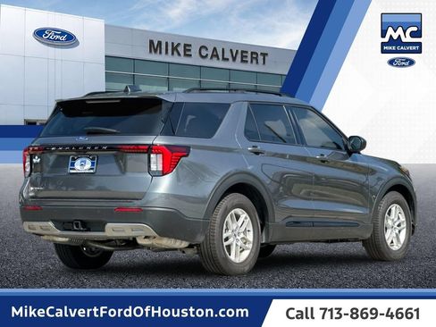 Used 2026 Ford Explorer Active w/ Active Comfort Package RWD image 5