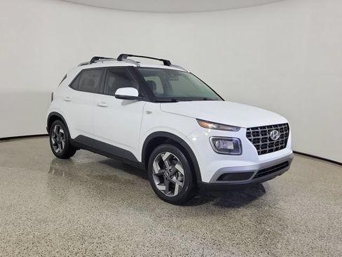 Used 2024 Hyundai Venue SEL FWD image 4