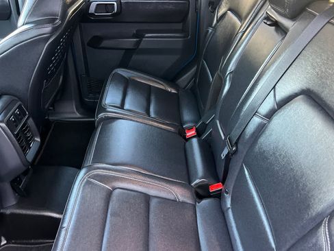 Used 2025 Ford Bronco Badlands AWD/4WD image 5