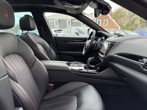 Used 2022 Maserati Levante GT AWD/4WD image 16