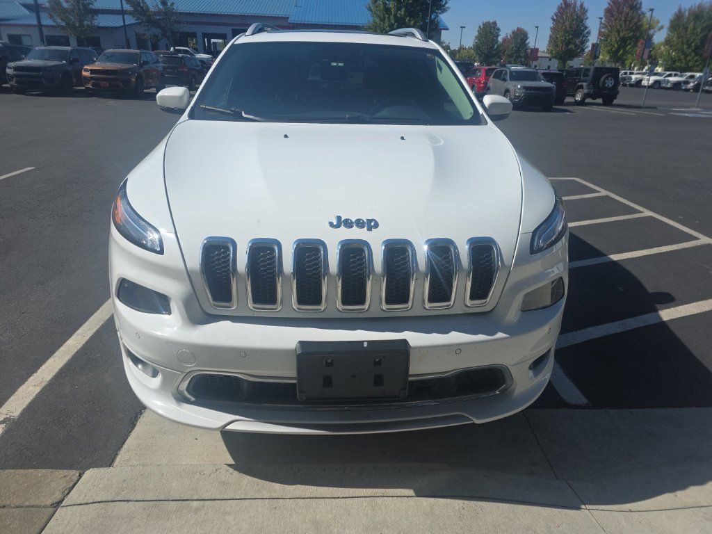 Used 2017 Jeep Cherokee Overland w/ Technology Group AWD/4WD image 8