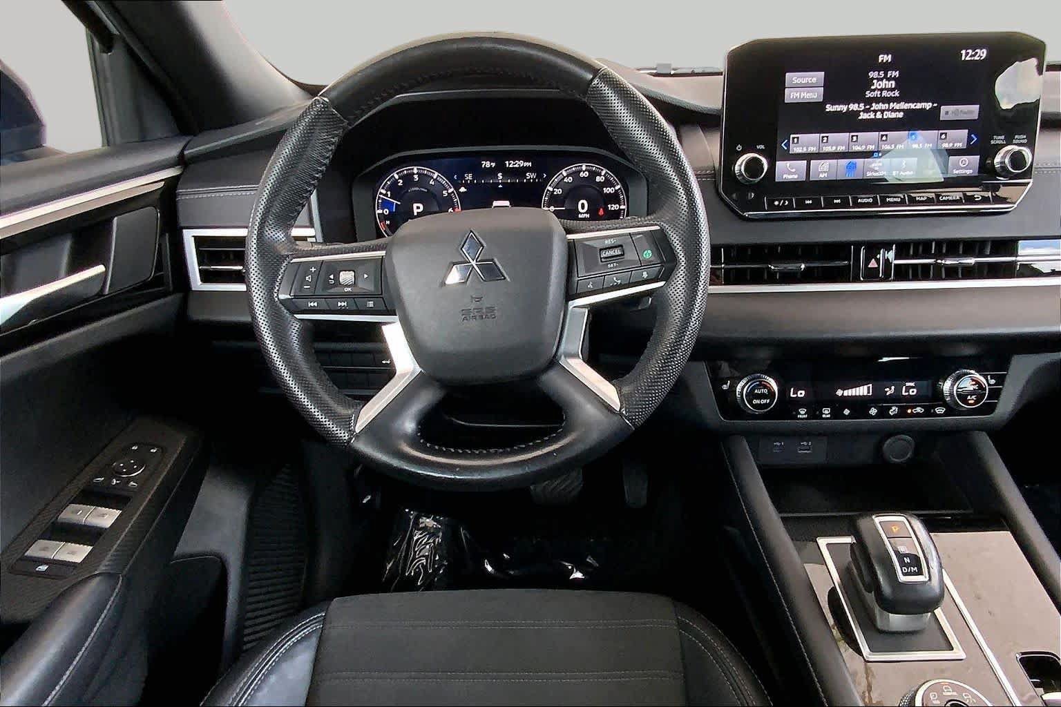 Used 2023 Mitsubishi Outlander SE Black Edition AWD/4WD image 6