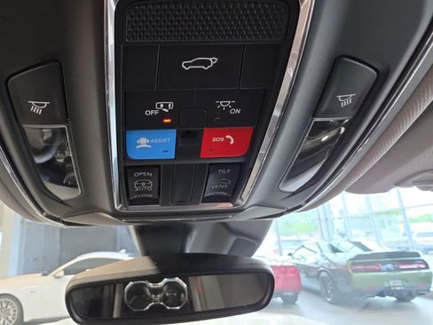 Used 2023 Jeep Grand Cherokee Laredo w/ Luxury Tech Group I AWD/4WD image 26