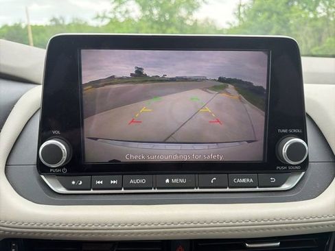 Used 2023 Nissan Rogue SV FWD image 12