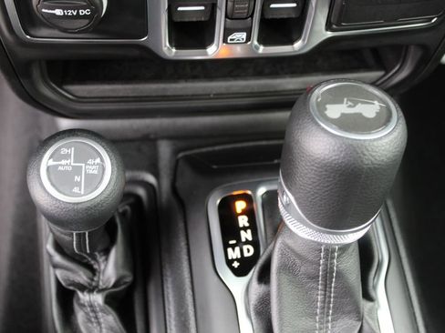 Used 2025 Jeep Wrangler Unlimited Sahara image 18