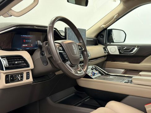 Used 2023 Lincoln Navigator L Reserve AWD/4WD image 18