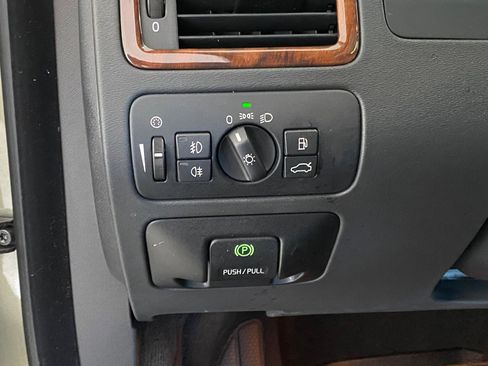 Used 2011 Volvo XC70 3.2 image 19