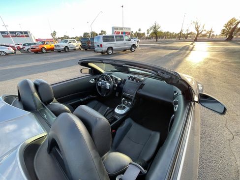 Used 2007 Nissan 350Z Touring image 17