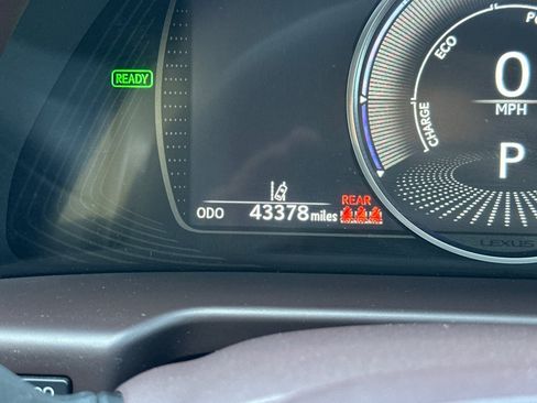 Used 2019 Lexus ES 300h Ultra Luxury w/ Accessory Package 2 FWD image 25