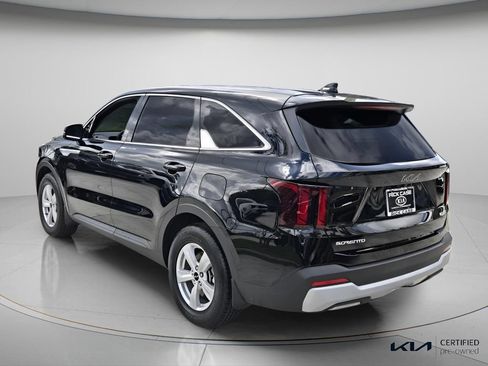 Certified 2026 Kia Sorento LX FWD image 8
