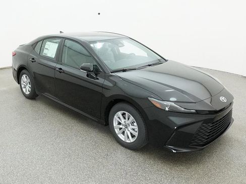 Used 2025 Toyota Camry LE image 29