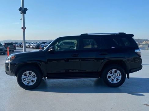 Used 2024 Toyota 4Runner SR5 Premium image 5