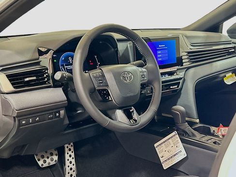 New 2026 Toyota Camry Hybrid FWD image 7