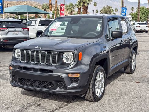 Used 2023 Jeep Renegade Latitude image 3