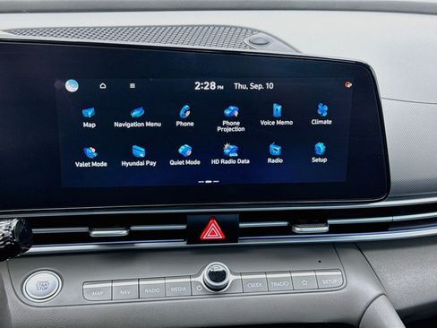 Used 2025 Hyundai Elantra SEL FWD image 11