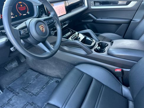 Certified 2024 Porsche Cayenne AWD/4WD image 5