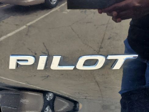 Used 2018 Honda Pilot Touring image 15