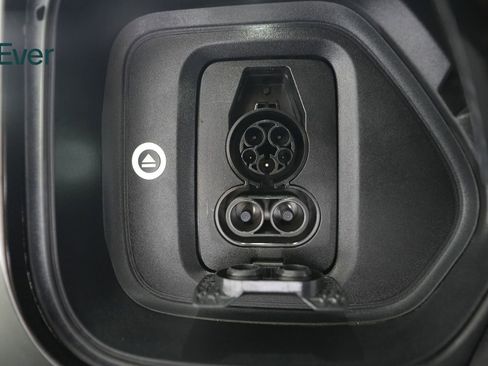 Used 2025 Rivian R1S Premium image 10