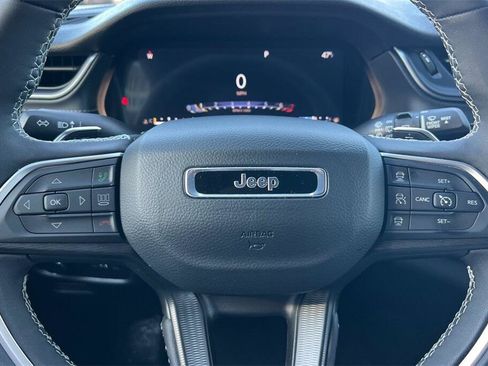 Used 2025 Jeep Grand Cherokee Altitude image 23