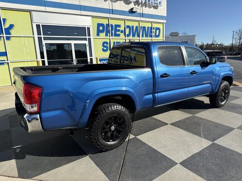 Used 2017 Toyota Tacoma SR5 w/ Tow Package image 10