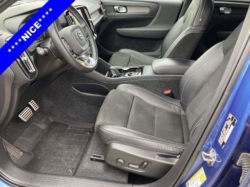 Used 2021 Volvo XC40 T4 R-Design w/ Advanced Package FWD image 17