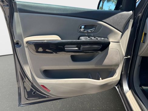 Used 2016 Kia Sedona EX FWD image 15