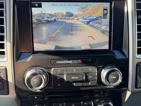 Used 2015 Ford F150 Lariat image 28