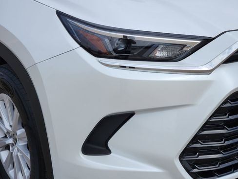 Used 2024 Toyota Grand Highlander XLE image 10