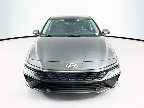 Used 2024 Hyundai Elantra SEL image 2