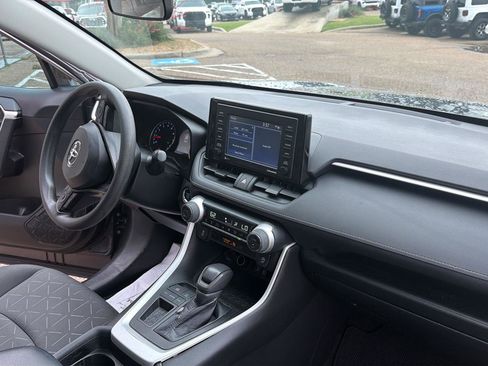 Used 2021 Toyota RAV4 XLE w/ Convenience Package FWD image 19