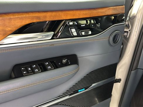 Used 2022 Jeep Grand Wagoneer Series II image 26