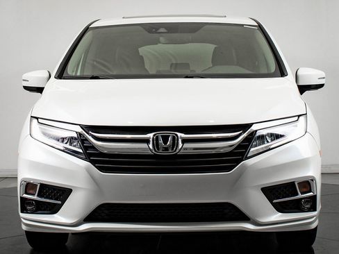 Used 2018 Honda Odyssey Elite image 2