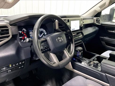 Used 2022 Toyota Tundra SR5 w/ SR5 Convenience Package AWD/4WD image 14