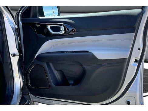 Certified 2025 Jeep Compass Limited AWD/4WD image 23