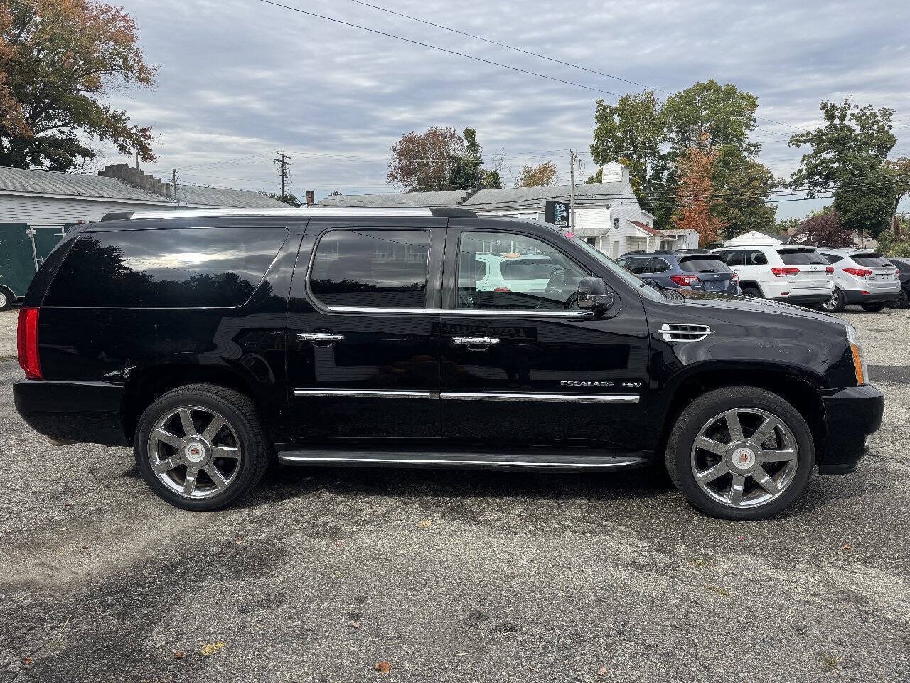 Used 2011 Cadillac Escalade ESV AWD w/ Livery Package image 6