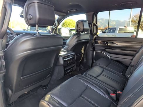 Used 2024 Jeep Wagoneer Series II w/ Flexible Seating Group AWD/4WD image 28
