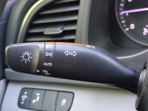 Used 2018 Hyundai Elantra SEL image 23