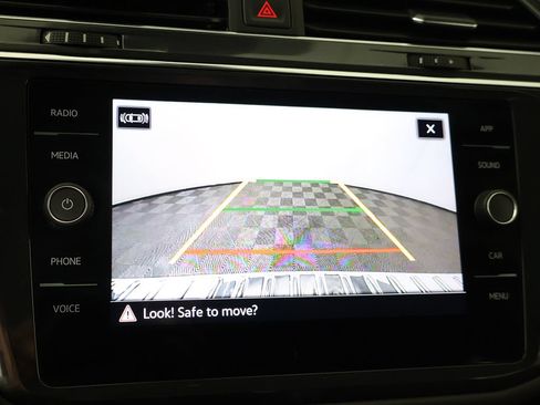 Used 2023 Volkswagen Tiguan SE AWD/4WD image 47