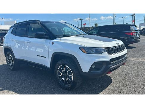 Used 2025 Jeep Compass Trailhawk w/ Sun & Sound Group AWD/4WD image 7