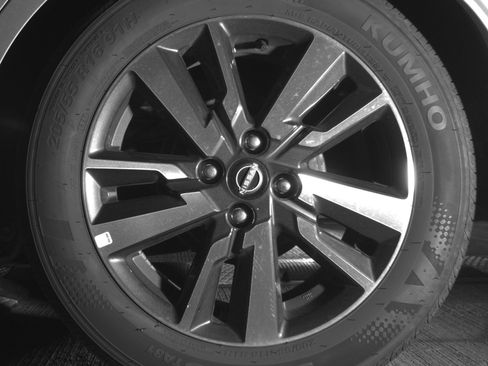 Used 2025 Nissan Versa SV image 14