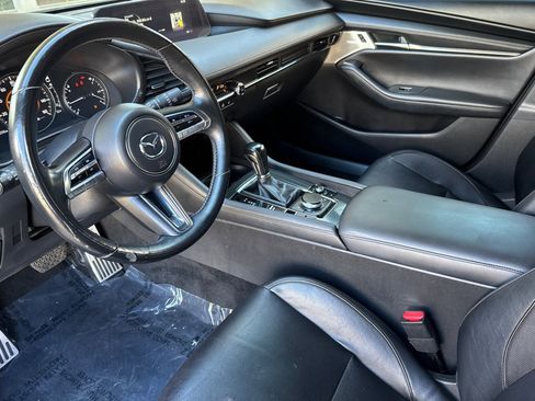 Used 2021 MAZDA MAZDA3 Hatchback w/Premium Plus Pkg image 9