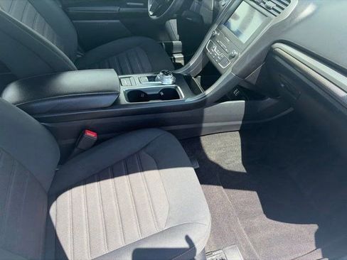 Used 2020 Ford Fusion SE FWD image 39