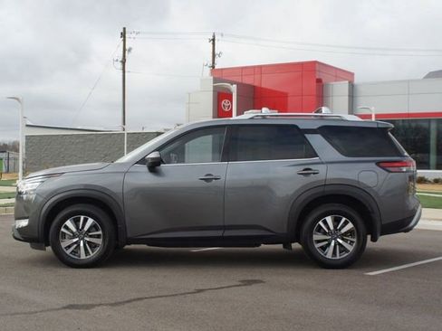 Used 2024 Nissan Pathfinder SL image 6