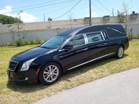 Used 2017 Cadillac XTS FWD image 1