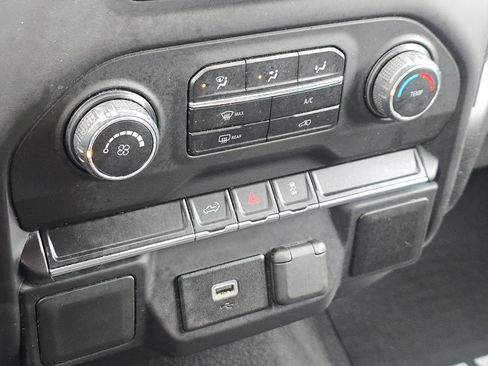 Used 2020 Chevrolet Silverado 1500 Custom w/ Custom Value Package image 25