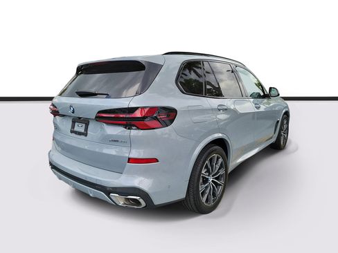 Used 2024 BMW X5 xDrive40i w/ M Sport Package AWD/4WD image 4