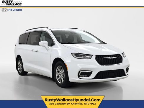 Used 2021 Chrysler Pacifica Touring-L FWD image 1
