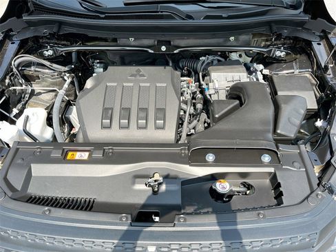 New 2025 Mitsubishi Eclipse Cross LE image 28